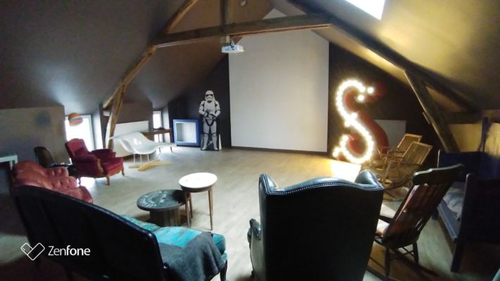 Le salon vidéo ou salle de pratique